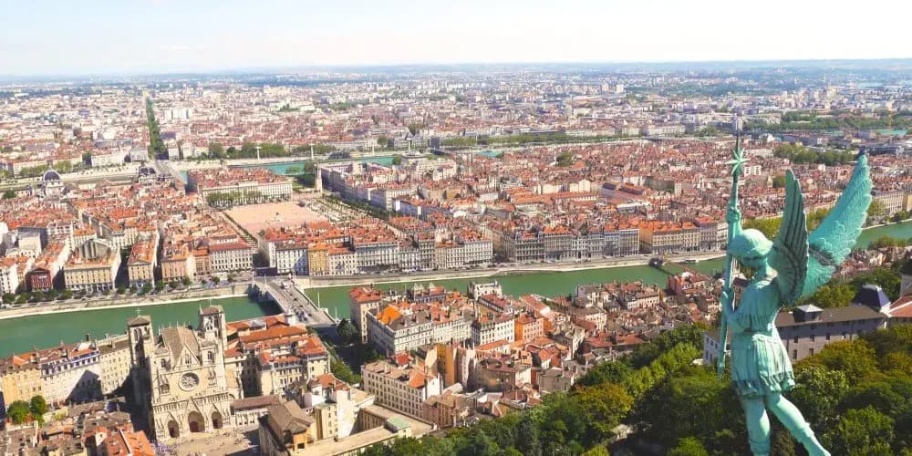 Alternative Taxi Lyon vers le Lyon Street Food Festival avec KIRO TRAVEL