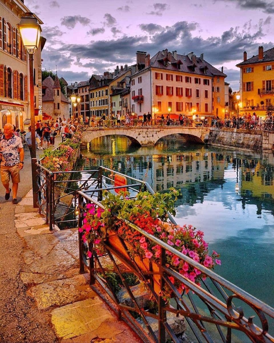 Transport from Annecy to Geneva Airport